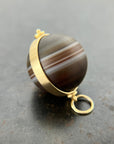 banded saturn agate pendant in 18k gold