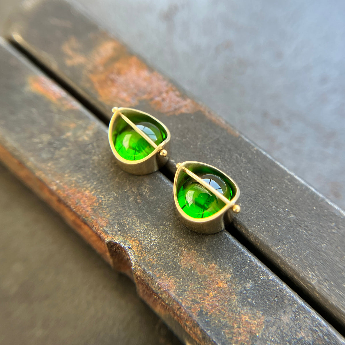 chrome diopside stud earrings in 18k gold