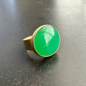 chrysoprase ring, 18k gold ring, fine jewelry, spin ring, size 8, unique jewelry, one of a kind jewelry, green luminous stone, 18 carat chrysoprase