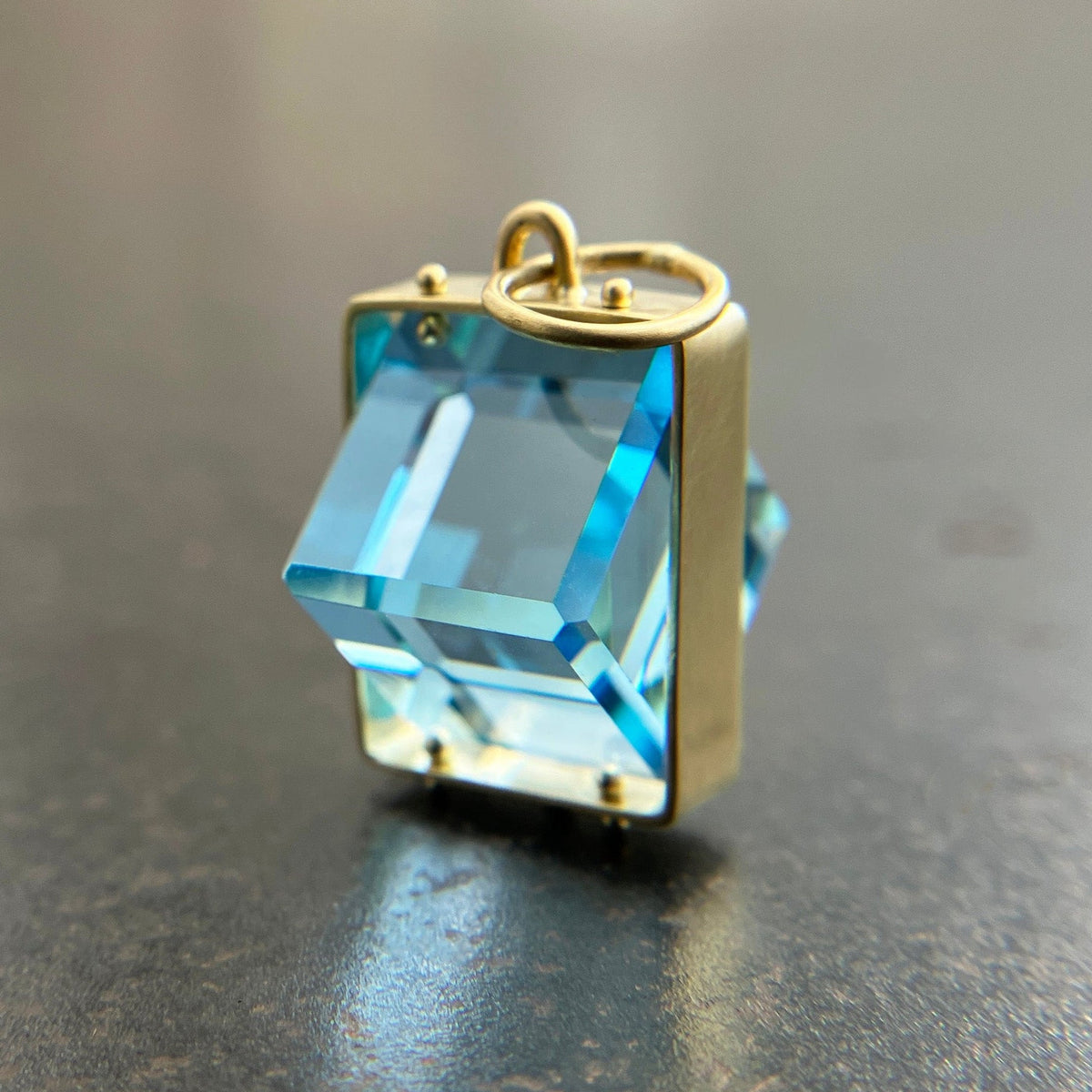 blue topaz cube pendant in 18k gold