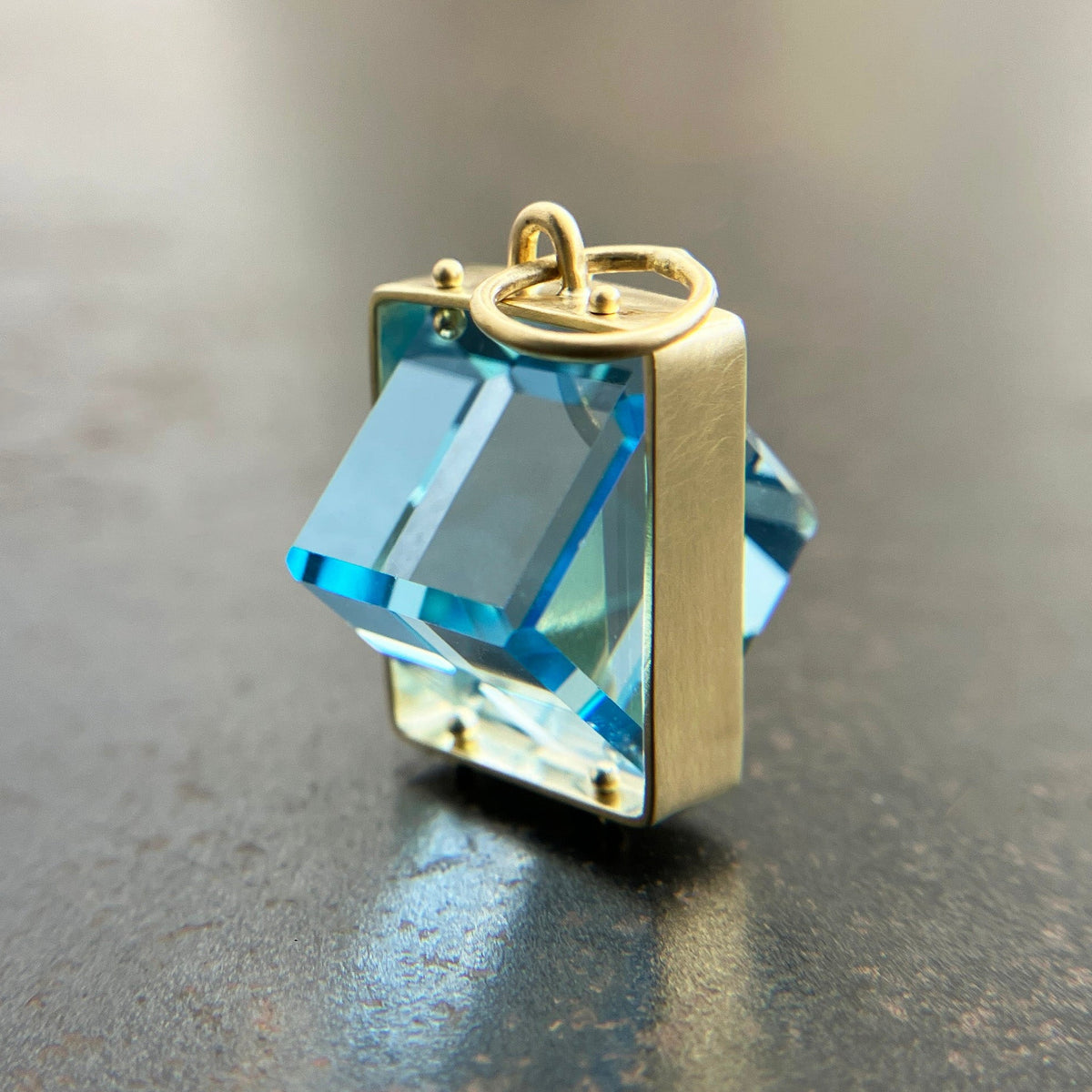 blue topaz cube pendant in 18k gold