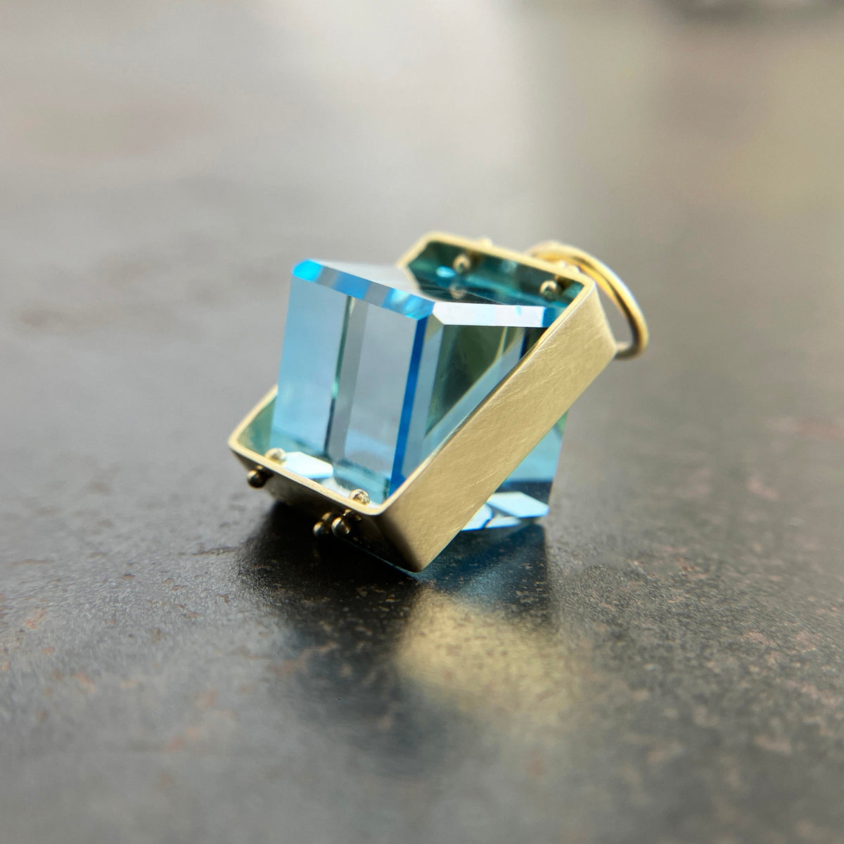 blue topaz cube pendant in 18k gold