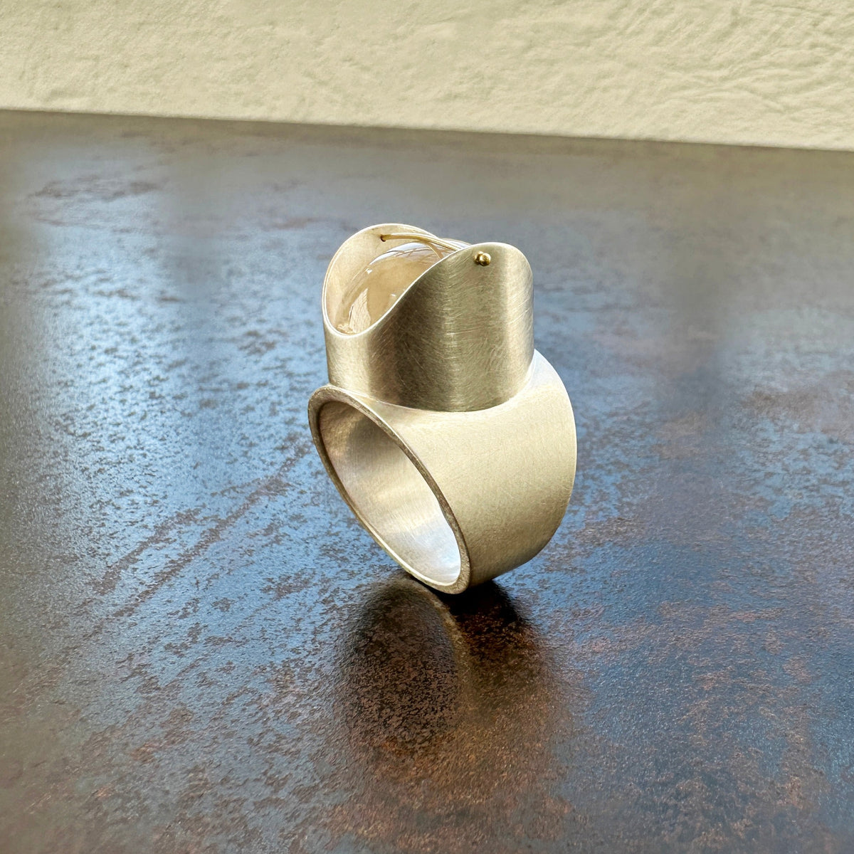 Captured Carbon Enhydro Parabola Ring