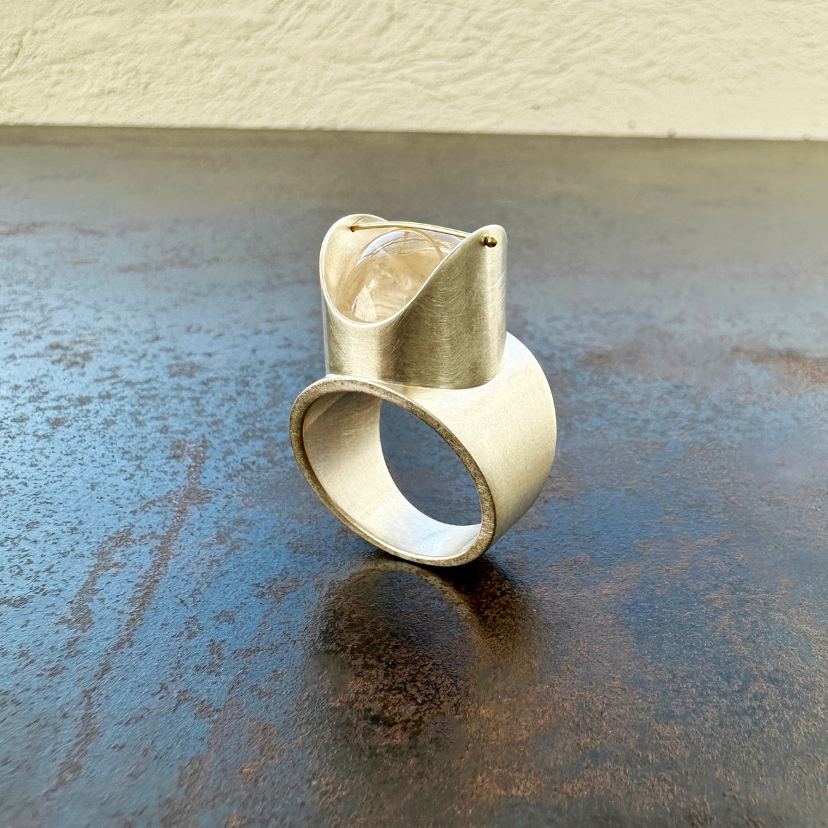 Captured Carbon Enhydro Parabola Ring