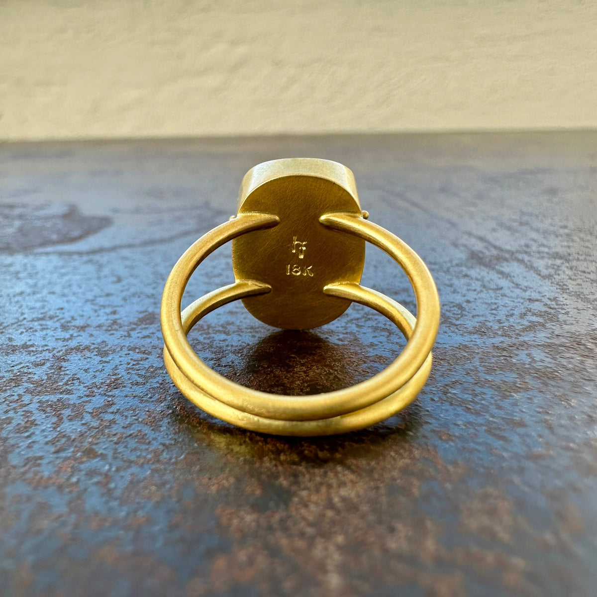 Captured Enhydro Ring - 18k Gold