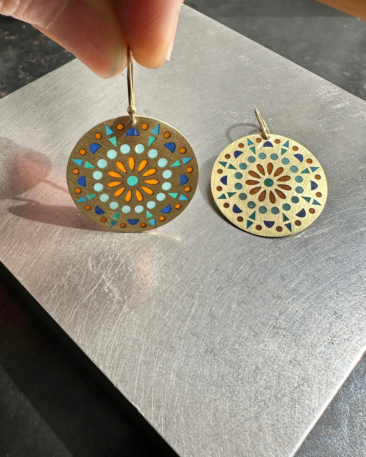 plique-a-jour, earrings, 18k gold earrings, mallorca, fine jewelry, enamel jewelry