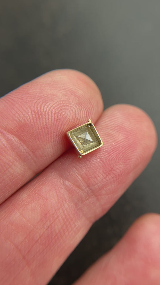 
                
                    Load and play video in Gallery viewer, Salt and Pepper Diamond Kite Single Stud
                
            
