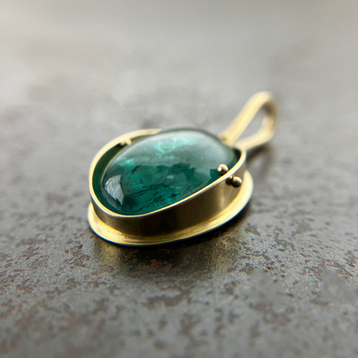 teal green tourmaline oval pendant in 18k gold