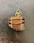 boulder opal pendant backside with woody matrix in 18k gold