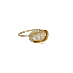 
                
                    Load image into Gallery viewer, Captured Biwa Pearl Ring
                
            