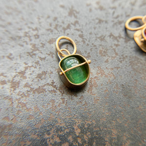 
                
                    Load image into Gallery viewer, Captured Green Cat&amp;#39;s Eye Tourmaline Necklace
                
            